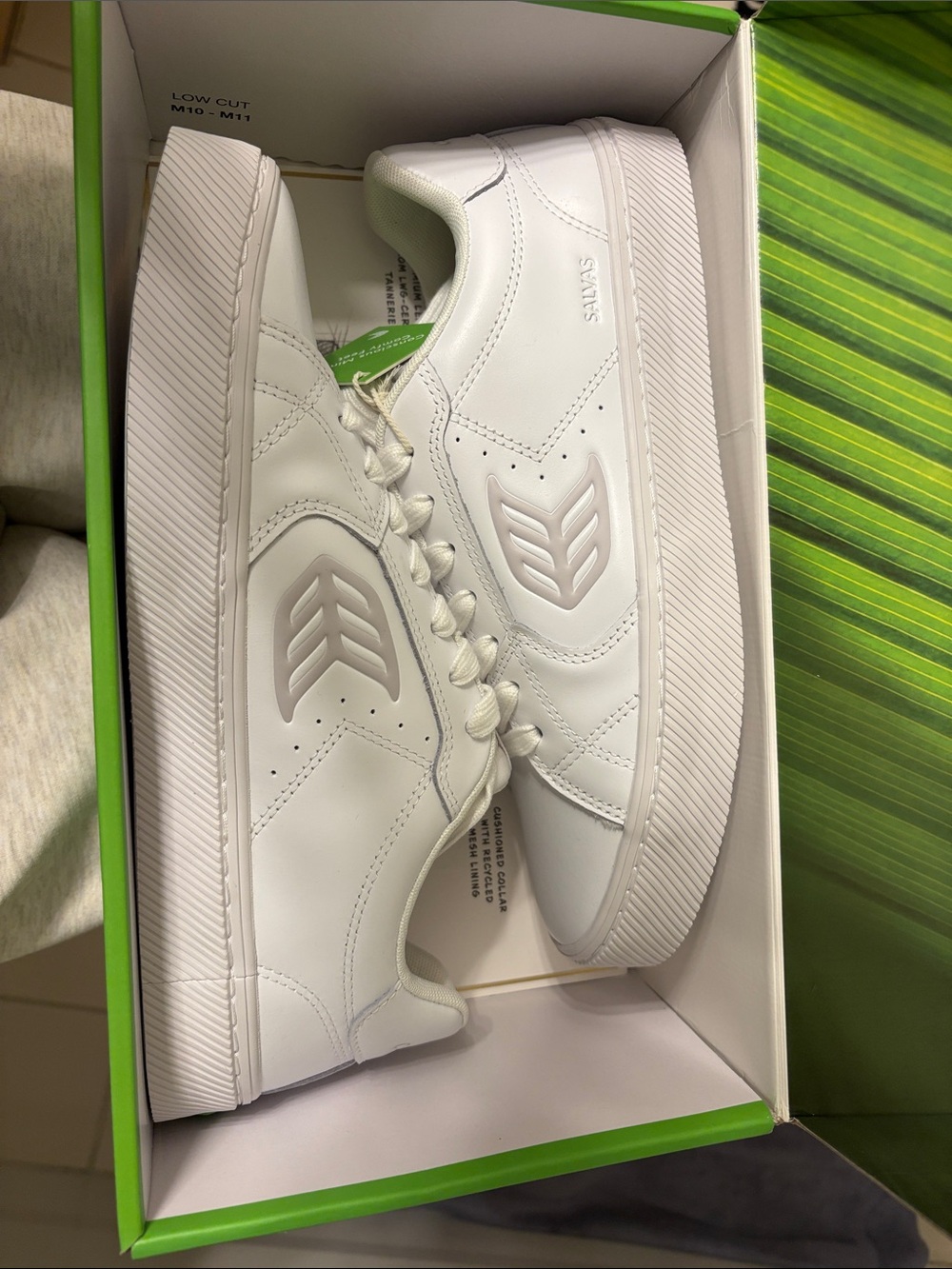 Cariuma Men's Low-Top Sneakers - new with tags and box